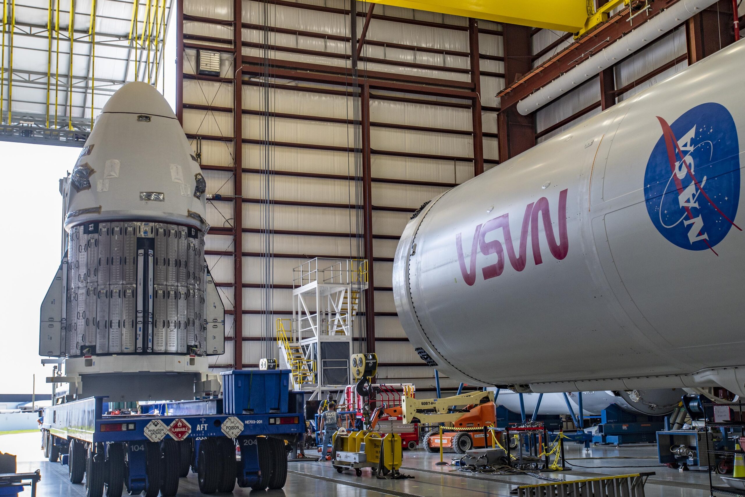 2022年9月23日，美國國家航空暨太空總署 SpaceX Crew-5 任務的太空人飛船抵達甘迺迪太空中心發射場 39A 的機庫。